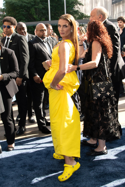 Brooke Shields wore yellow Crocs to the Tony Awards to match her dress