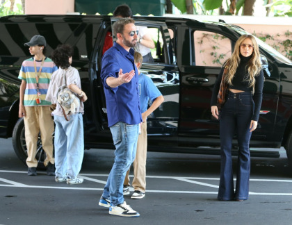 Ben Affleck 'could not keep his hands off' Jennifer Lopez at lunch on Saturday