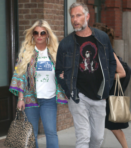 People: Jessica Simpson & Eric Johnson 'very much live separate lives'