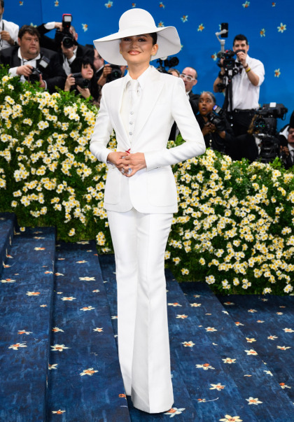 Zendaya wore a crisp white Louis Vuitton suit to the 2025 Met Gala Zendaya wore a crisp white Louis Vuitton suit to the 2025 Met Gala