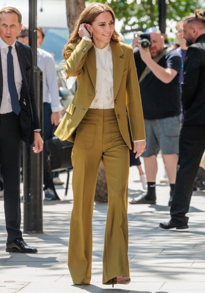 Princess Kate stepped out in London, wearing a Victoria Beckham pantsuit Princess Kate stepped out in London, wearing a Victoria Beckham pantsuit
