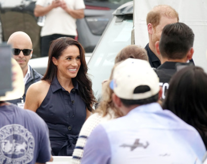 Mail: Duchess Meghan's ring & flowers show that she can't let go of royalty