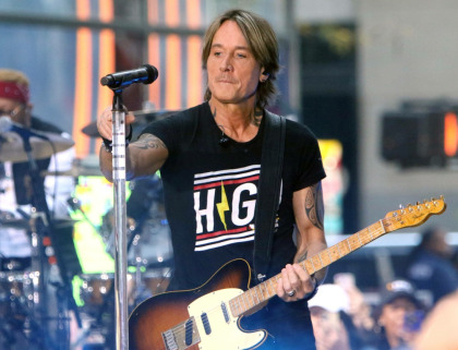 Keith Urban performed 'Pink Pony Club' for Donald Trump at Mar-a-Lago Keith Urban performed 'Pink Pony Club' for Donald Trump at Mar-a-Lago