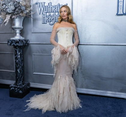 Margot Robbie's mom used to give her 'Kahlua & milk' as a bribe when she was a kid